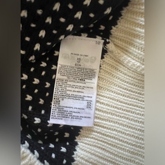 Banana Republic Heart Patterend Sweater. XS - Picture 6 of 6